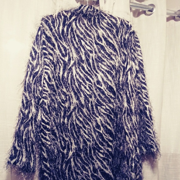 Zebra Print Jacket Shawl - Picture 2 of 3